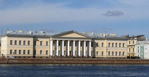 Здание Петербургской Академии Наук