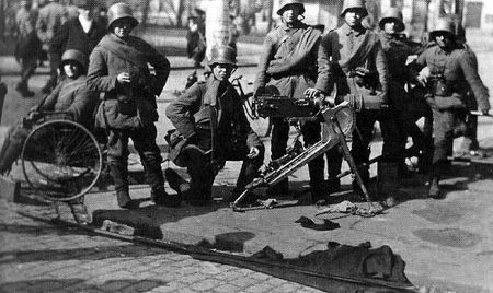 Немецкие солдаты, прибывшие помочь финнам уничтожить русских и большевиков