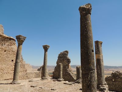 античные руины в Дугге